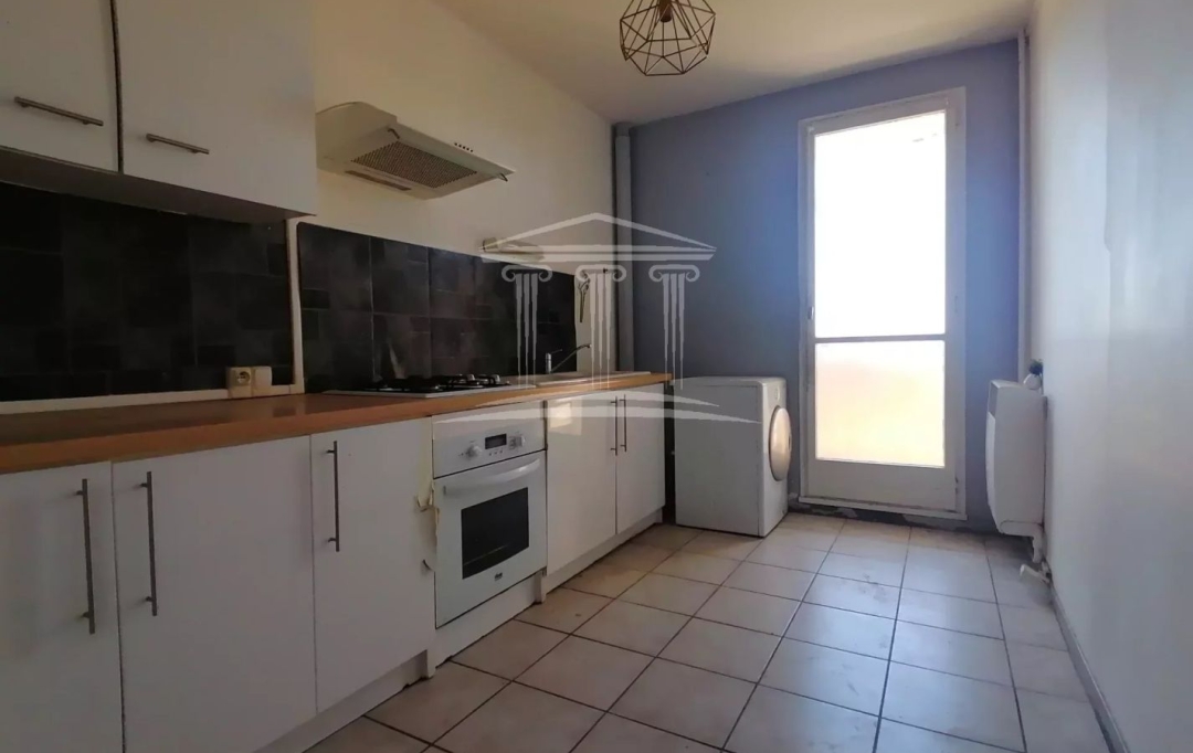 Annonces AVIGNON 84 : Appartement | SORGUES (84700) | 57 m2 | 77 000 € 